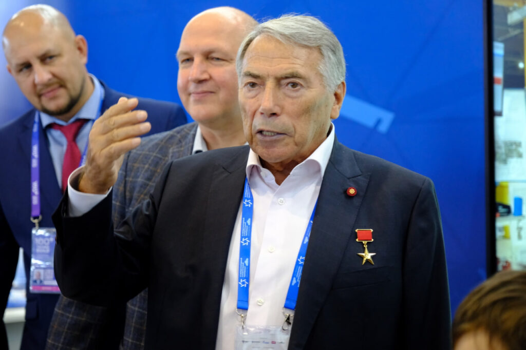 бам, строитель бама, бамовец, басин, малоэтажка, малоэтажная, малоэтажная академия, ефим басин, герой соцтруда,